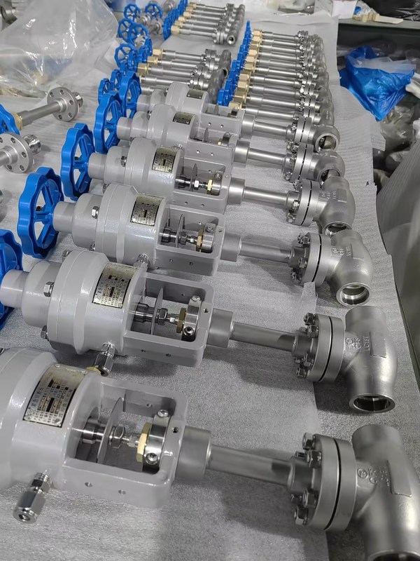 Válvula de globo criogénico de alta presión de 42Mpa con cuerpo de válvula CF8/CF3 para aplicaciones de GNL/LOX/LIN y rango de temperatura de -196 a +80°C